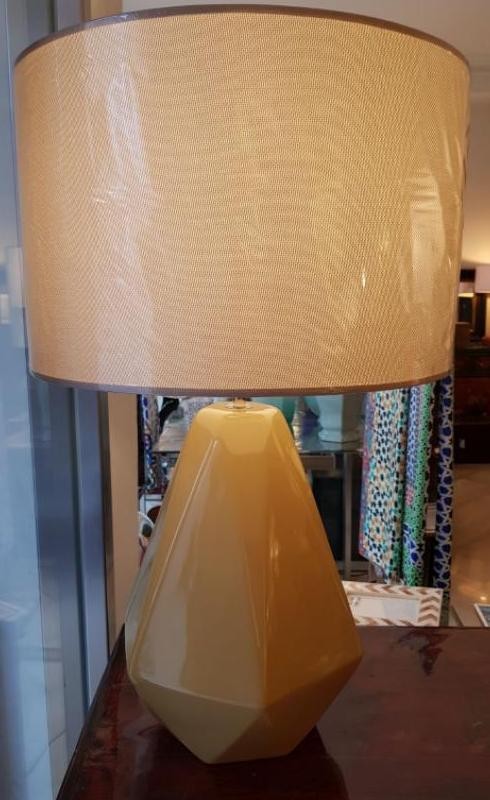 Lámpara mesa cerámica octogonal c/pantalla