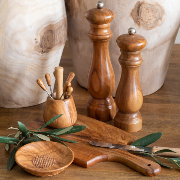 Mesa con Tabla de Cortar de madera de olivo