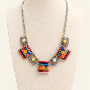 collar de esmalte estilo art deco de figuras cuadradas y varios colores