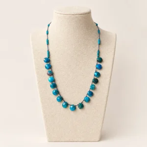 collar piedras naturales de color turquesa de varias formas