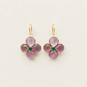Pendientes con piedras naturales moradas y verdes, en forma de flor.